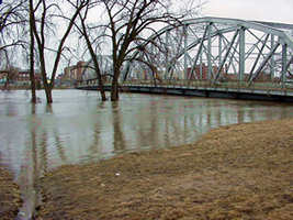 Flood waters lapping against Sorlie Bridge in East Grand Forks