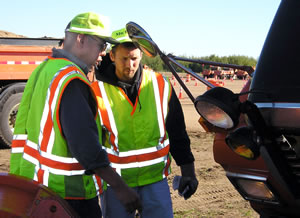 2 maintenance men inspecting truck