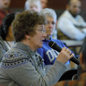 Jan Ekern, holding microphone