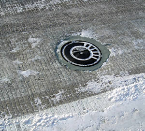 Spray head embedded in road