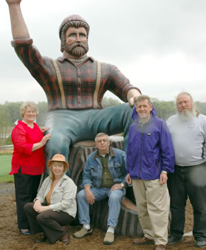 Bunyan statue & 5 people