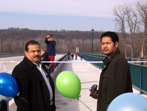 2 men, balloons on bridge