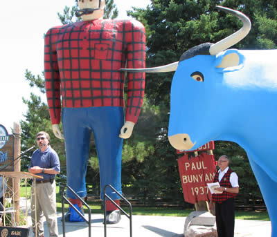 Man standing with Paul Bunyan, Babe