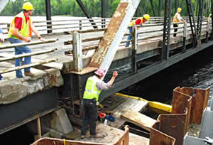 4 people on a bridge