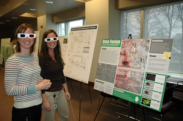 2 women in 3D glasses