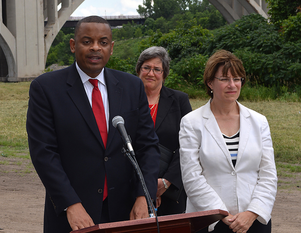 U.S. Sec. Foxx, Deputy Commissioner Sue Mulvihill and Sen. Amy Klobuchar speak at news conference