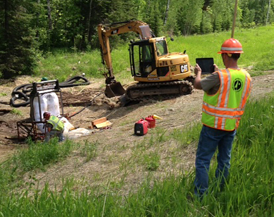 A Minnesota Department of Tranportation employee uses and iPAD to send info from a remote location