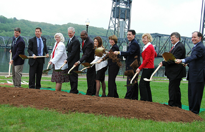 Minnesota and Wisconsin leaders shovel dirt