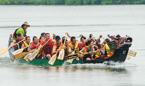 Photo of MnDOT dragon boat crew.