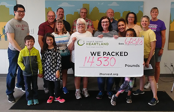 Photo of employees who volunteered at Second Harvest Heartland.