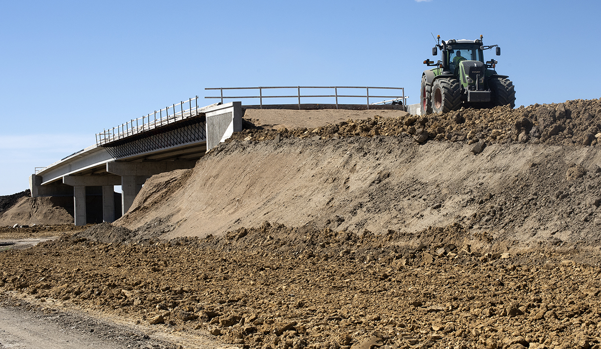 Photo: a construction site with a partially completed bridge