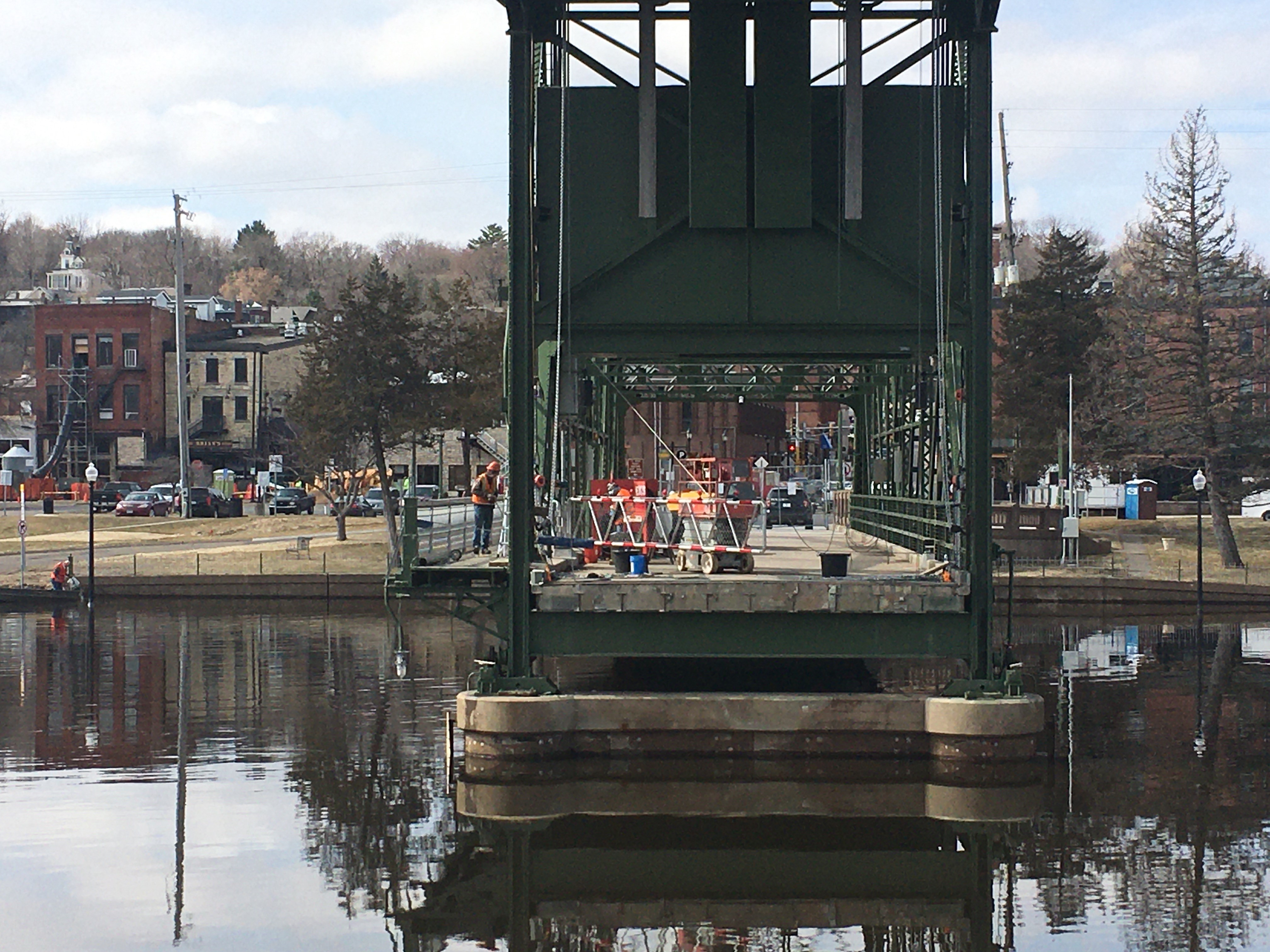 Photo: workers on the Stillwater Lift Bridge